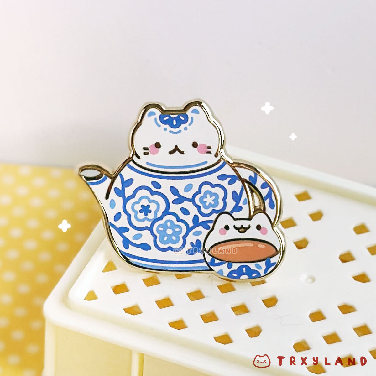 High Tea Kitty Pin