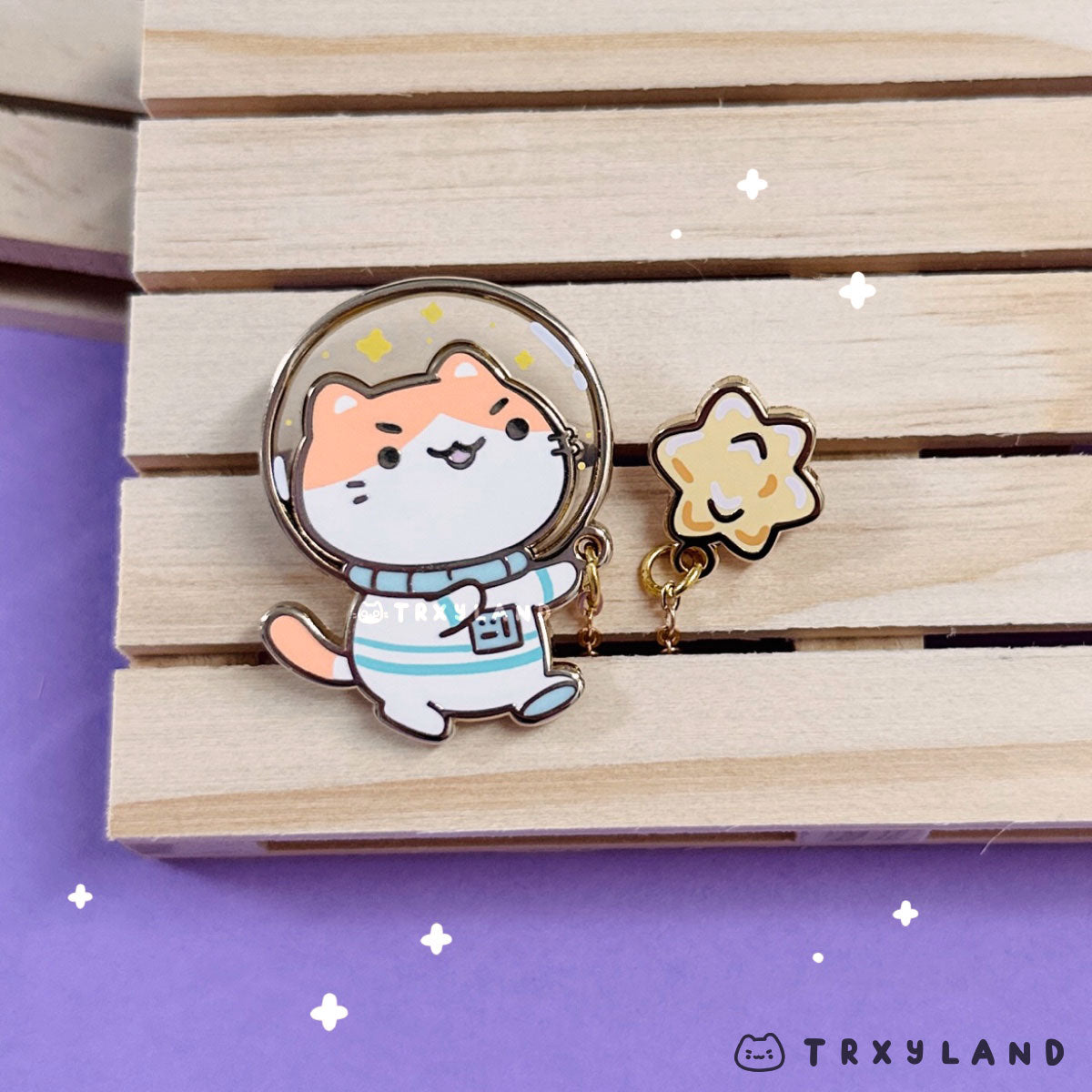 Astro Kitty Chain-link Enamel Pin