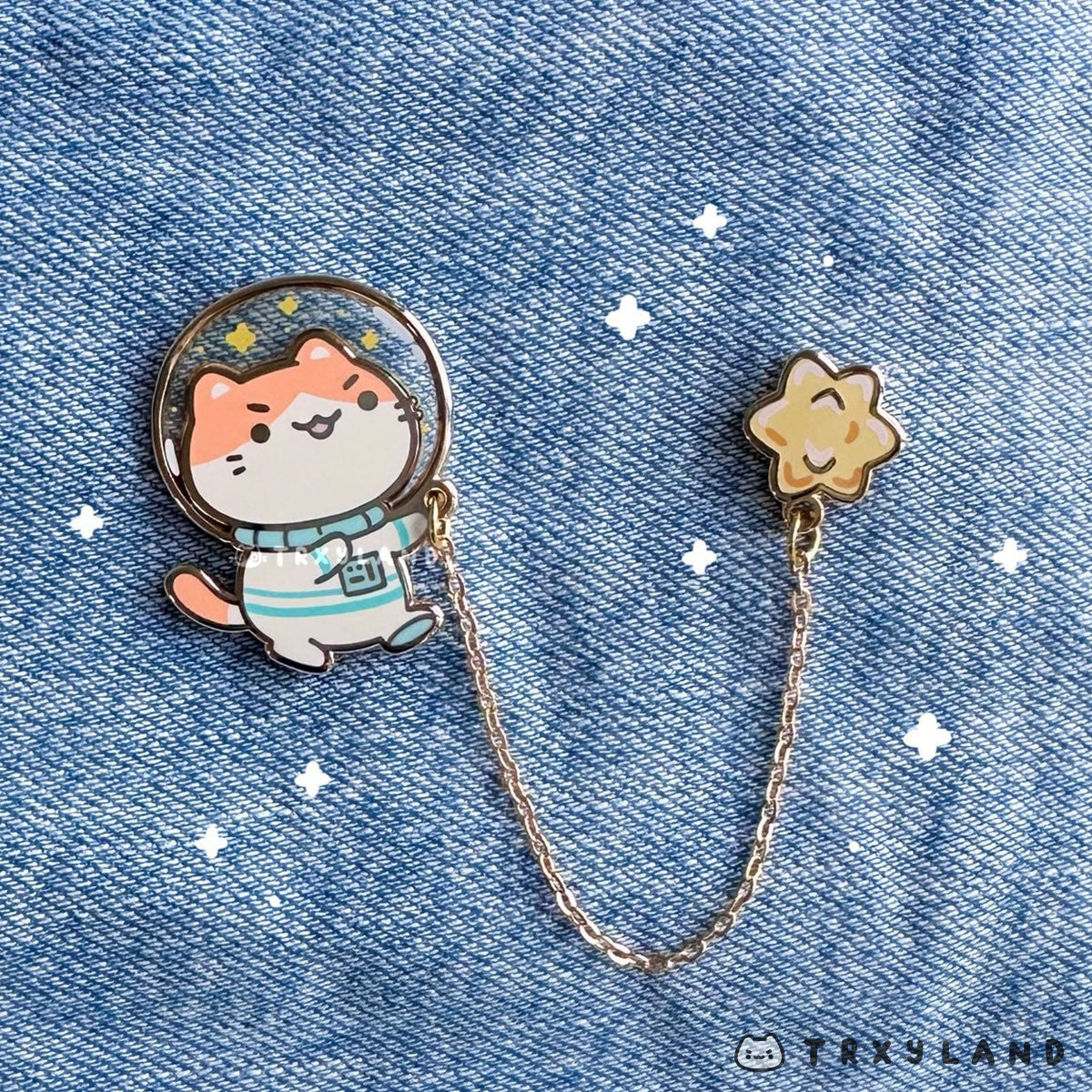 Astro Kitty Chain-link Enamel Pin