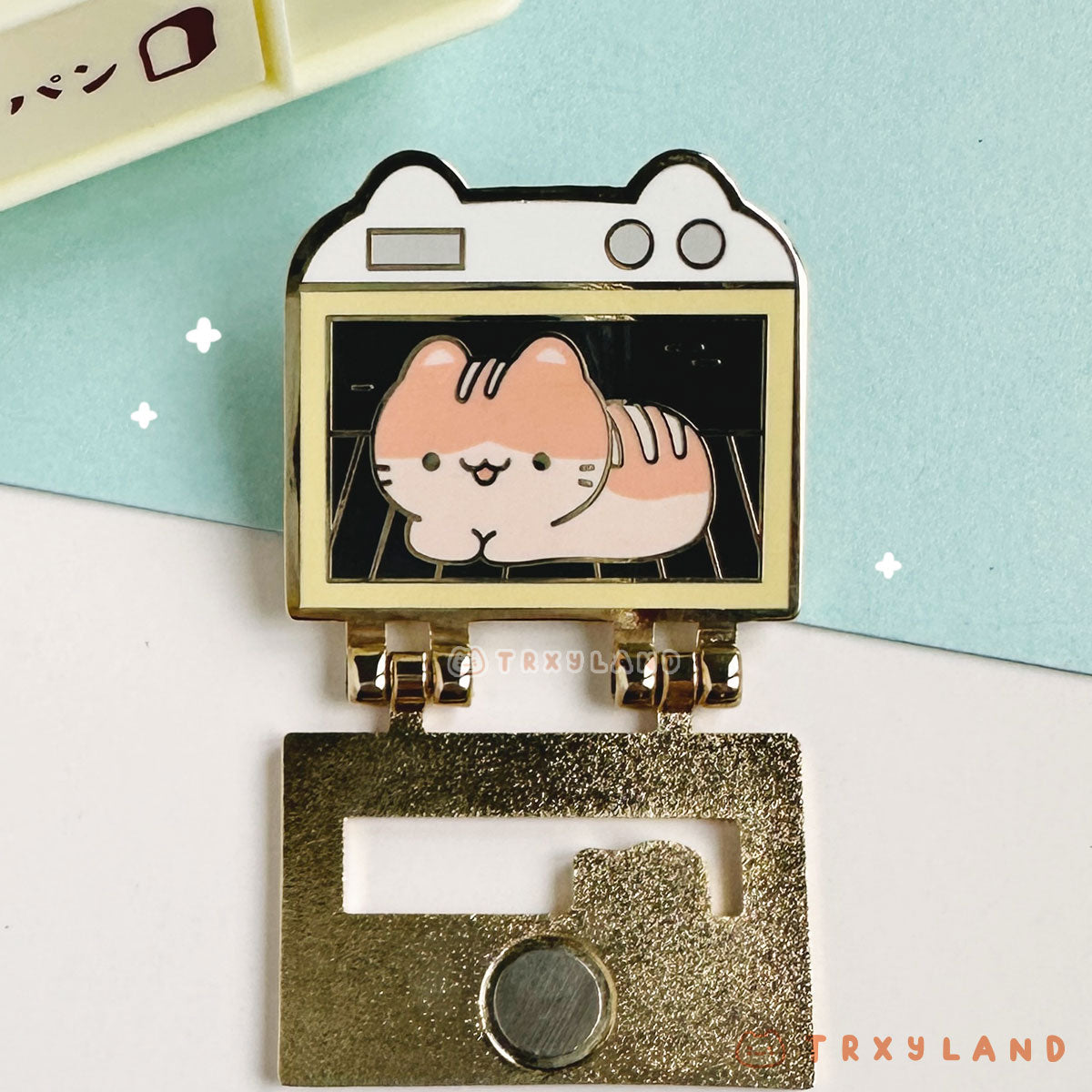 Oven Loaf Kitty - Hinge Enamel Pin